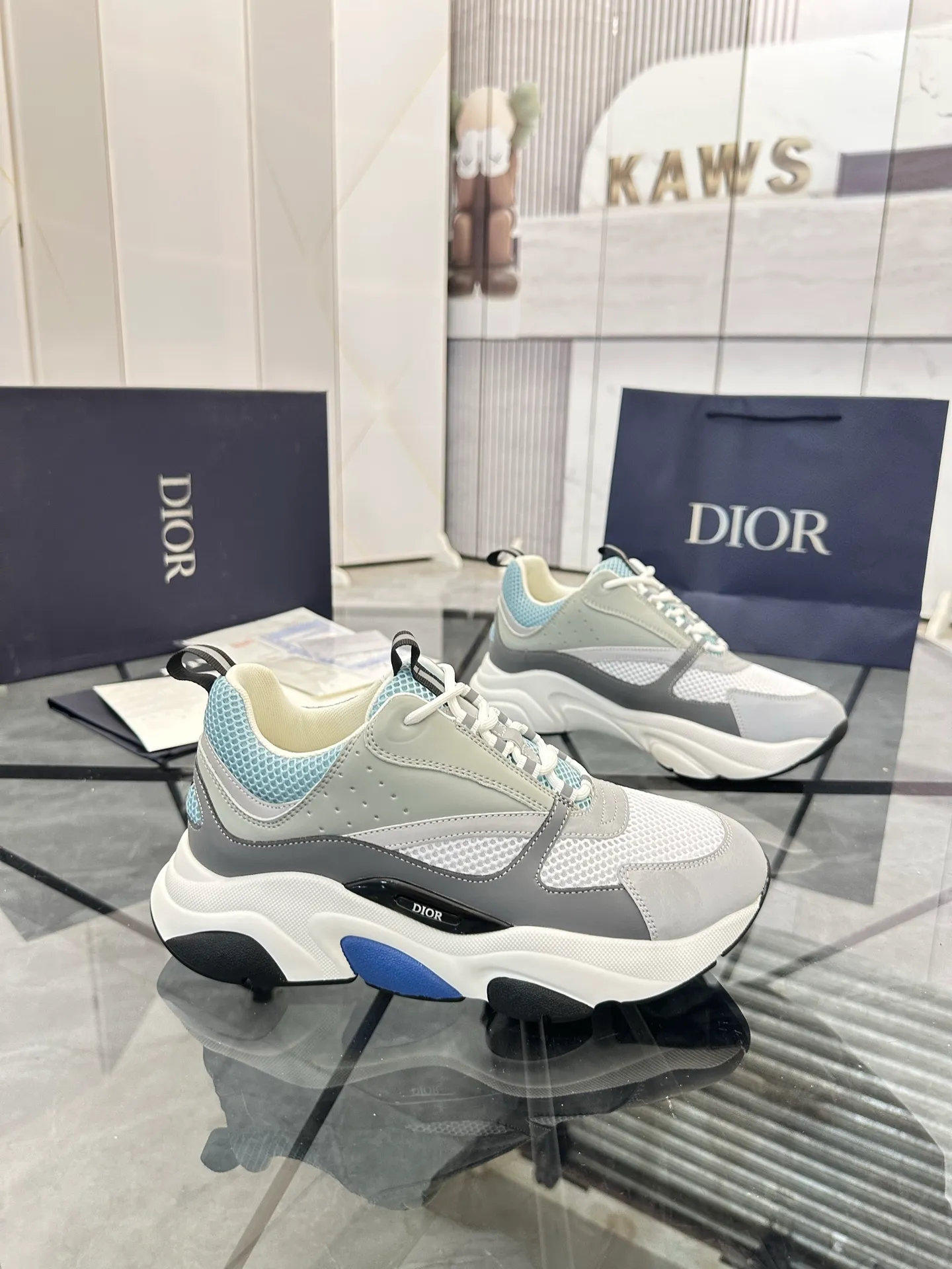 Men's shoes: 💰P460¥ Ready in Guangzhou, fully packaged Product trademark: Dior* "Dior*" low-top casual shoes Regular size: 38-46 (can be customized to 47) B22 Product materials: imported cowhide leather upper spliced ​​with original fabric, breathable lining, original outsole. Number: 920